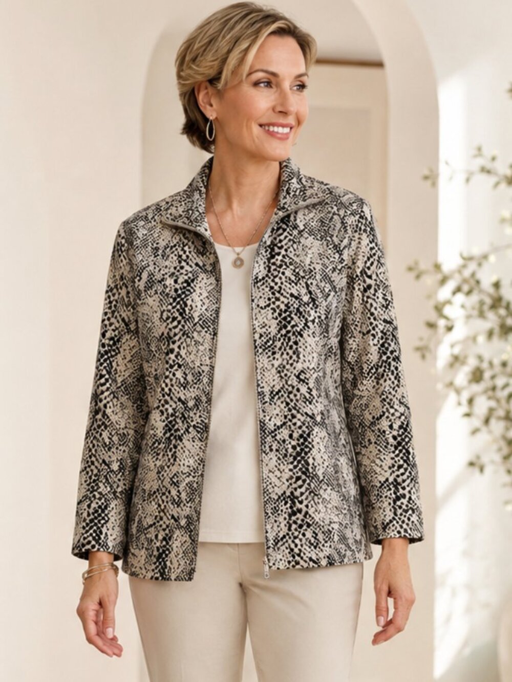Chico’s Snake Print Lightweight Jacket Size 1 M Zip Windbreaker Animal Print